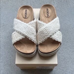 NIB Soda Crisscross Strap Slip On Sandals Sz 6